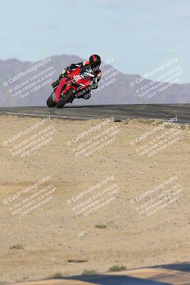 media/Nov-16-2025-Race Pace (Sun) [[8c5fa54630]]/Verified Riders/1-Turns 9 and 10 (925am)/